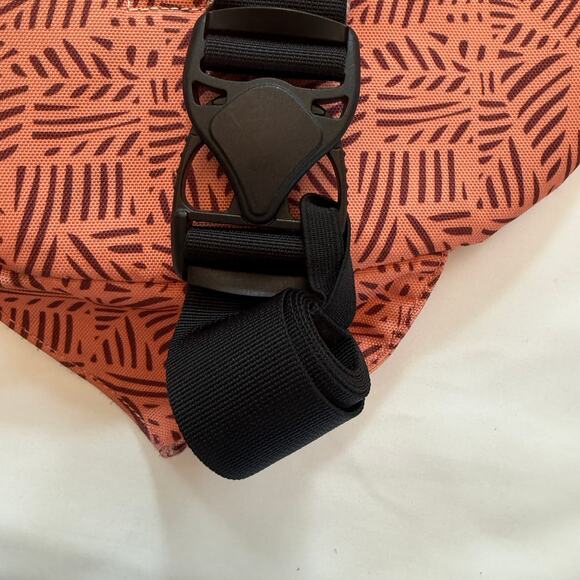 KAVU Rope Sling Bag Rust Terracotta Black Leaf Pattern Crossbody Backpack - Picture 10 of 10